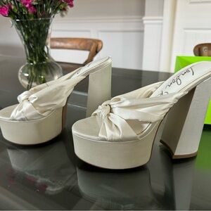 White Platform Heels size 7.5 London Rag NWOT